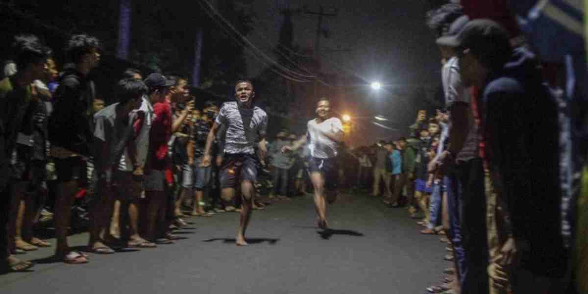 Lari jam 1 pagi, lanjut sahur bareng!. Sahur Run jadi tren Ramadan yang bikin kota besar makin hidup. Kamu sudah coba?
