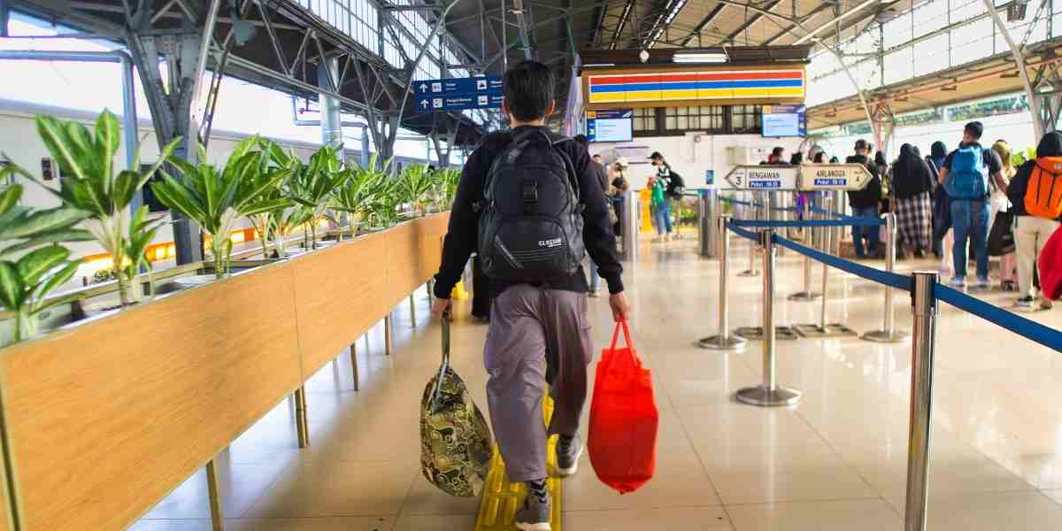 Mudik 2026 diprediksi lebih mahal! Sudah siap strategi hemat agar dompet tetap aman saat pulang kampung? Simak tips lengkapnya di sini.