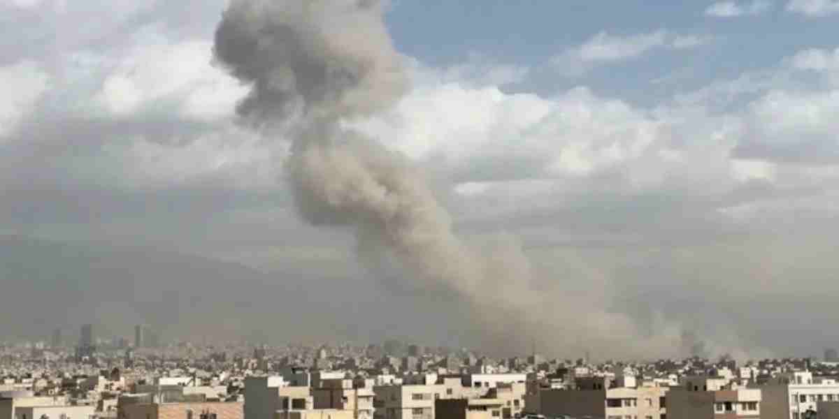 Perang meletus ribuan kilometer jauhnya, tapi harga bensin di dekat rumah ikut naik?. Begini cara konflik global menggerakkan harga minyak dan mengacak-acak isi dompet Anda.