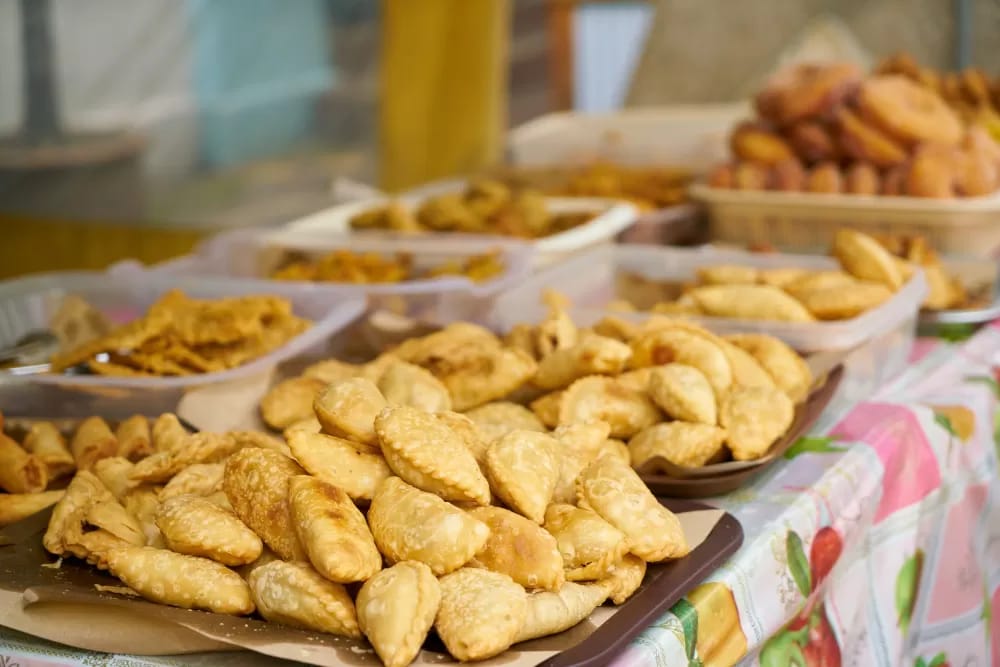Tak semua takjil aman. Kenali ciri makanan mengandung formalin, boraks, dan pewarna tekstil agar kesehatan tetap terjaga.