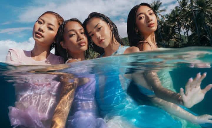 Dari DM Instagram yang dikira penipuan hingga tampil di Los Angeles, girl group no na membawa budaya Indonesia ke panggung global&mdash;bahkan dengan rahasia stamina unik: minyak tawon.