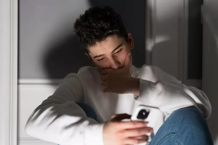 Google menyimpan banyak data pengguna dari berbagai layanan digital. Ketahui jenis data yang dikumpulkan serta cara menghentikan pelacakan aktivitas.