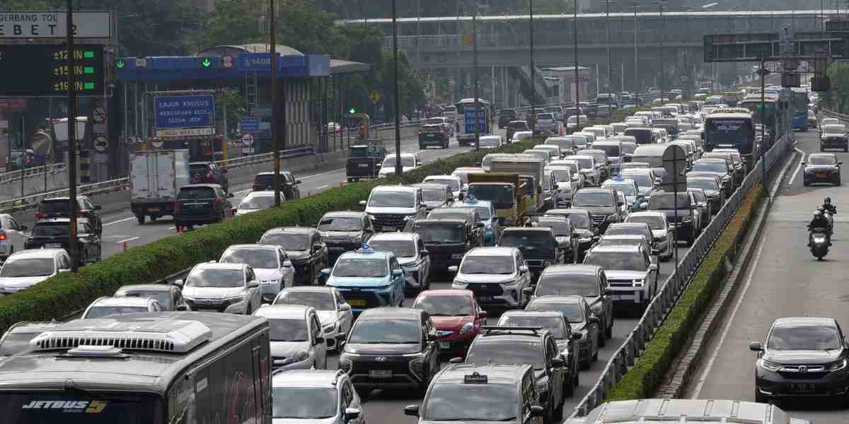 Catat! Puncak arus mudik Lebaran 2026 diprediksi terjadi pada 18 Maret. Jika tidak ingin terjebak macet panjang, sebaiknya hindari berangkat di tanggal tersebut