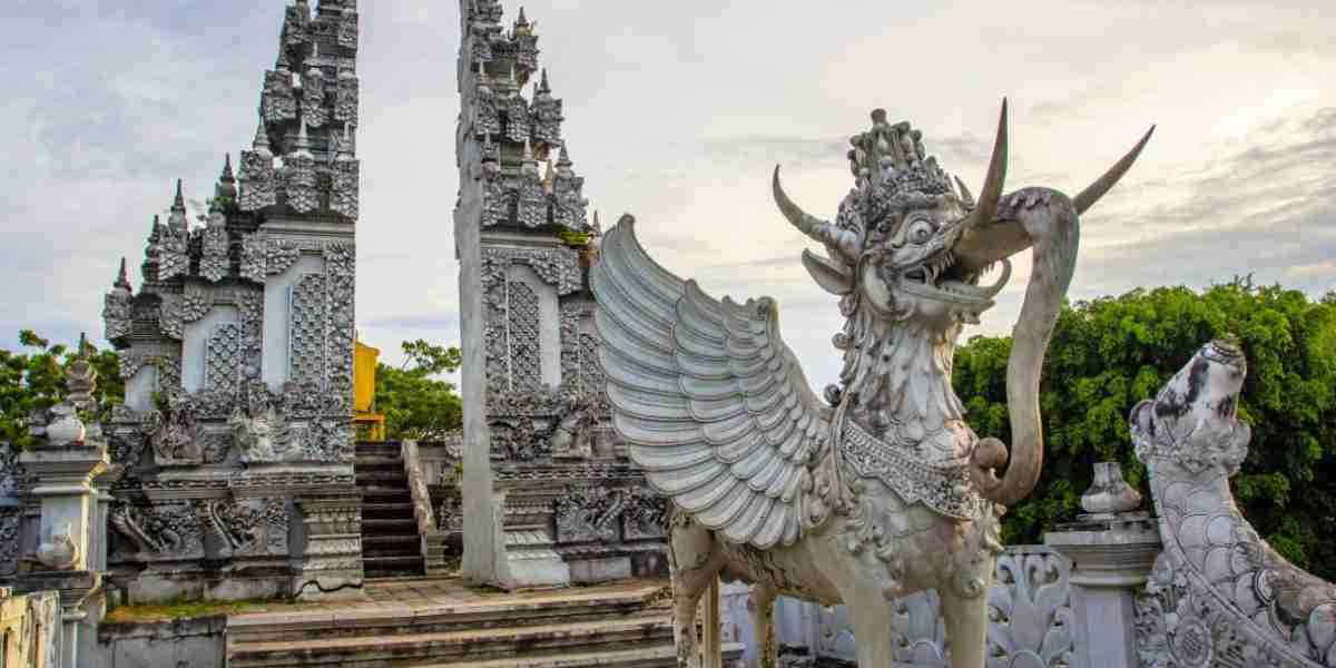 Peninggalan sejarah yang dikaitkan dengan Kerajaan Kutai, kerajaan Hindu tertua di Nusantara yang berkembang sejak abad ke-4 Masehi.