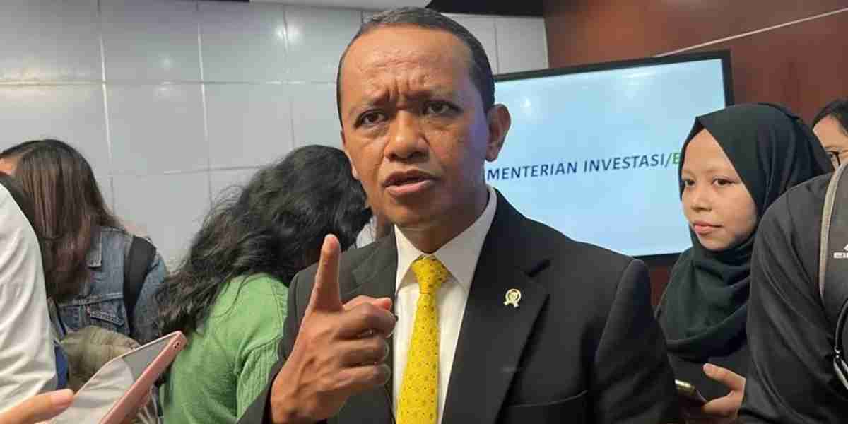 Menteri ESDM Bahlil Lahadalia memastikan harga BBM dan LPG tidak naik hingga Idulfitri serta meminta masyarakat tidak melakukan panic buying di tengah gejolak global.