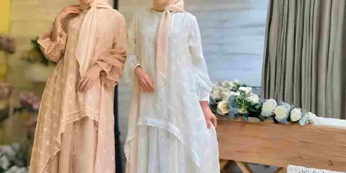 Istilah &ldquo;gamis bini orang&rdquo; yang awalnya candaan netizen kini justru jadi tren fashion muslimah 2026 dengan gaya simpel, elegan, dan classy.