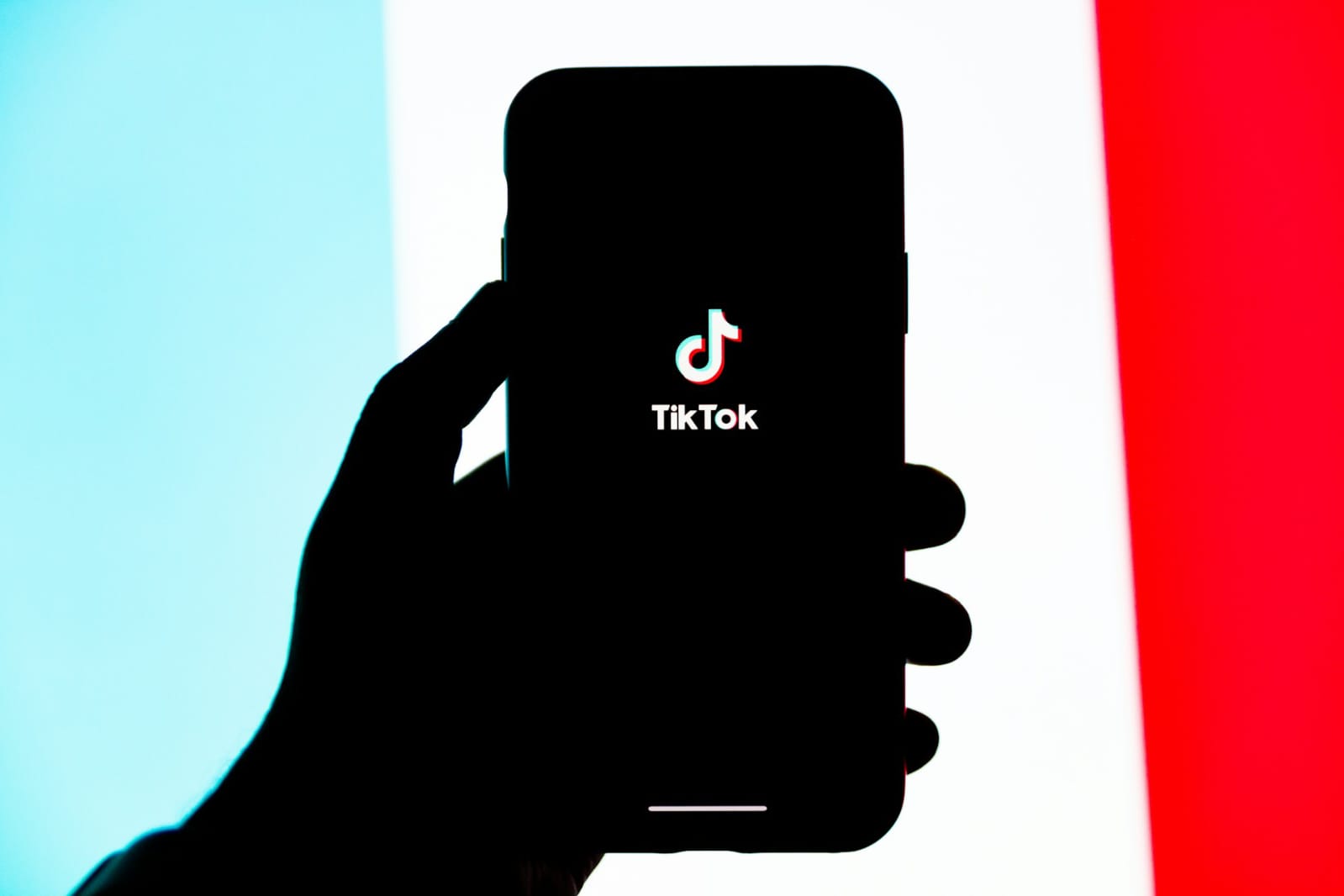 TikTok kini bisa memutar lagu penuh lewat integrasi dengan Apple Music. Pengguna juga bisa ikut Listening Party untuk mendengarkan musik bersama secara real-time