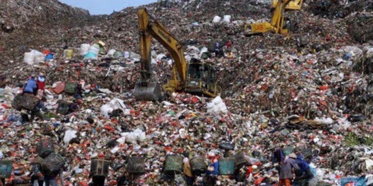 Presiden Prabowo Subianto mempercepat pembangunan 34 proyek pengolahan sampah menjadi energi listrik guna mengatasi krisis sampah nasional.