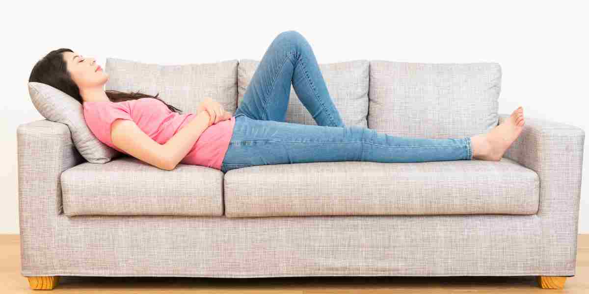 Bed rotting lagi viral! Rebahan seharian ini self care atau cuma alasan malas? Gen Z punya jawabannya.