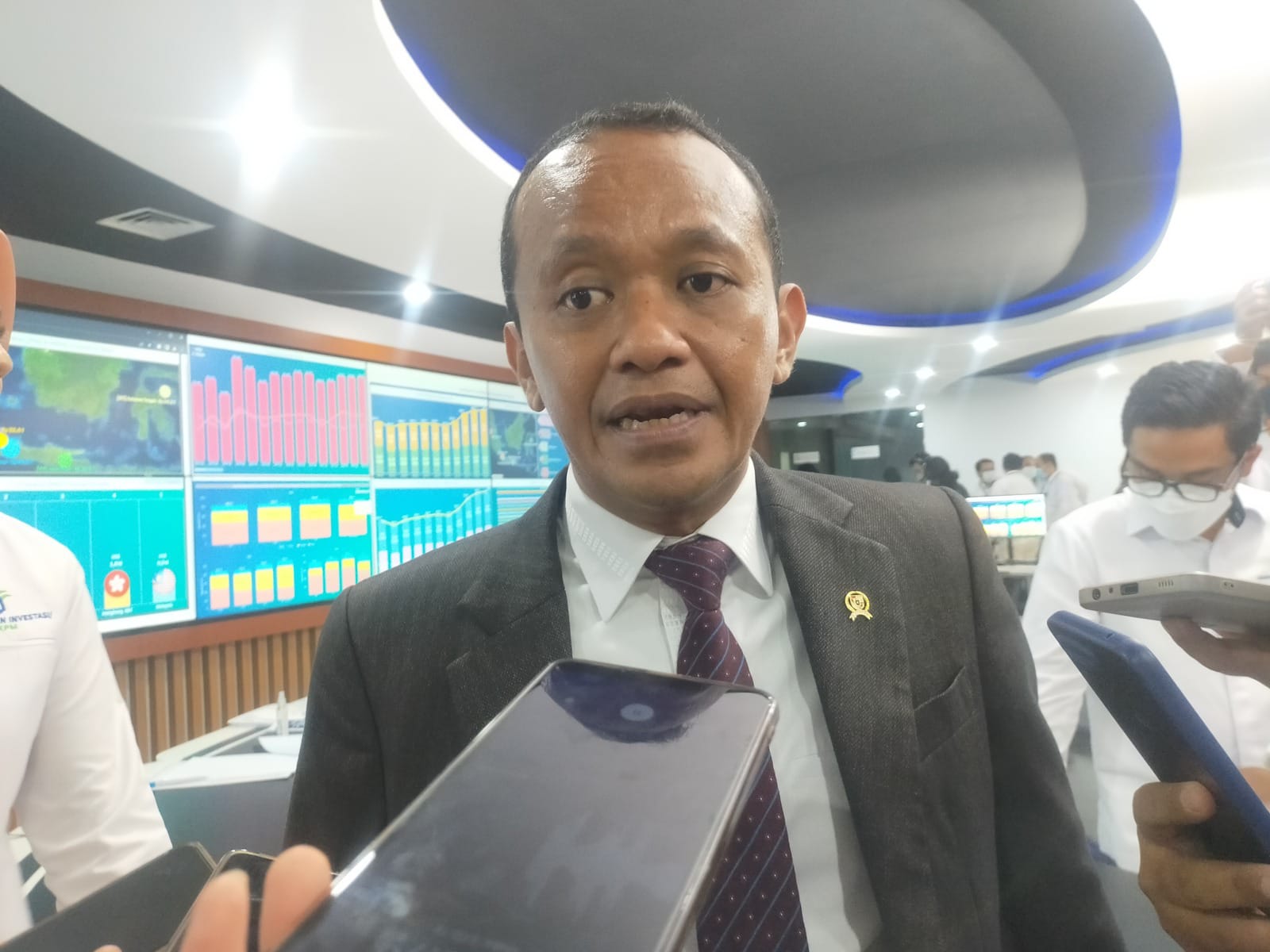 Presiden Prabowo mandatkan pembangunan tangki minyak nasional demi memperkuat ketahanan energi Indonesia di tengah ancaman konflik global.