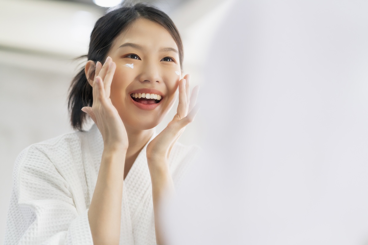 Dari glass skin 2.0 hingga overnight collagen mask, intip 5 tren skincare Korea viral 2026