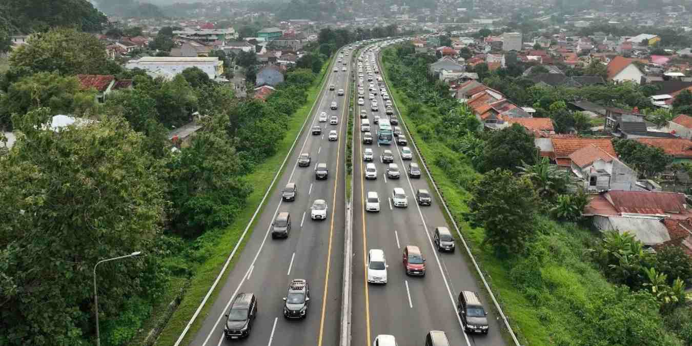 Arus balik Lebaran sering bikin stres karena macet dan perjalanan panjang. Yuk kelola emosi dengan tips sederhana agar tetap tenang, nyaman, dan selamat sampai tujuan!