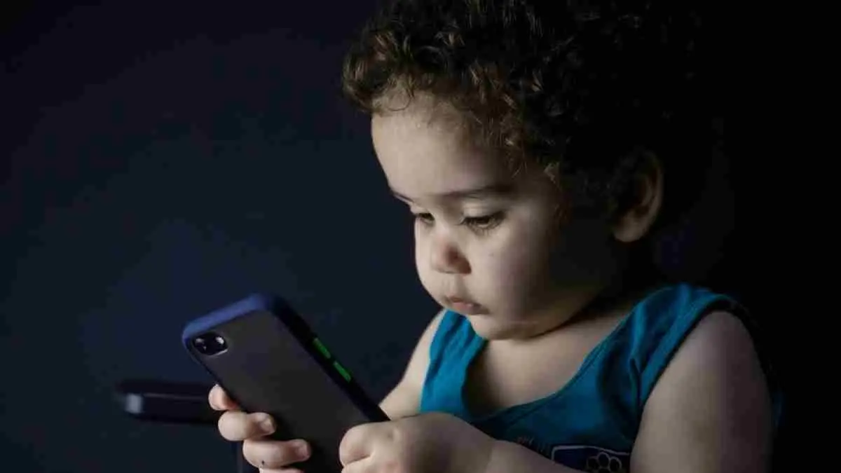 Austria siapkan aturan larangan media sosial untuk anak di bawah 14 tahun sebagai langkah melindungi generasi muda di era digital. (hessam nabavi/Unsplash)