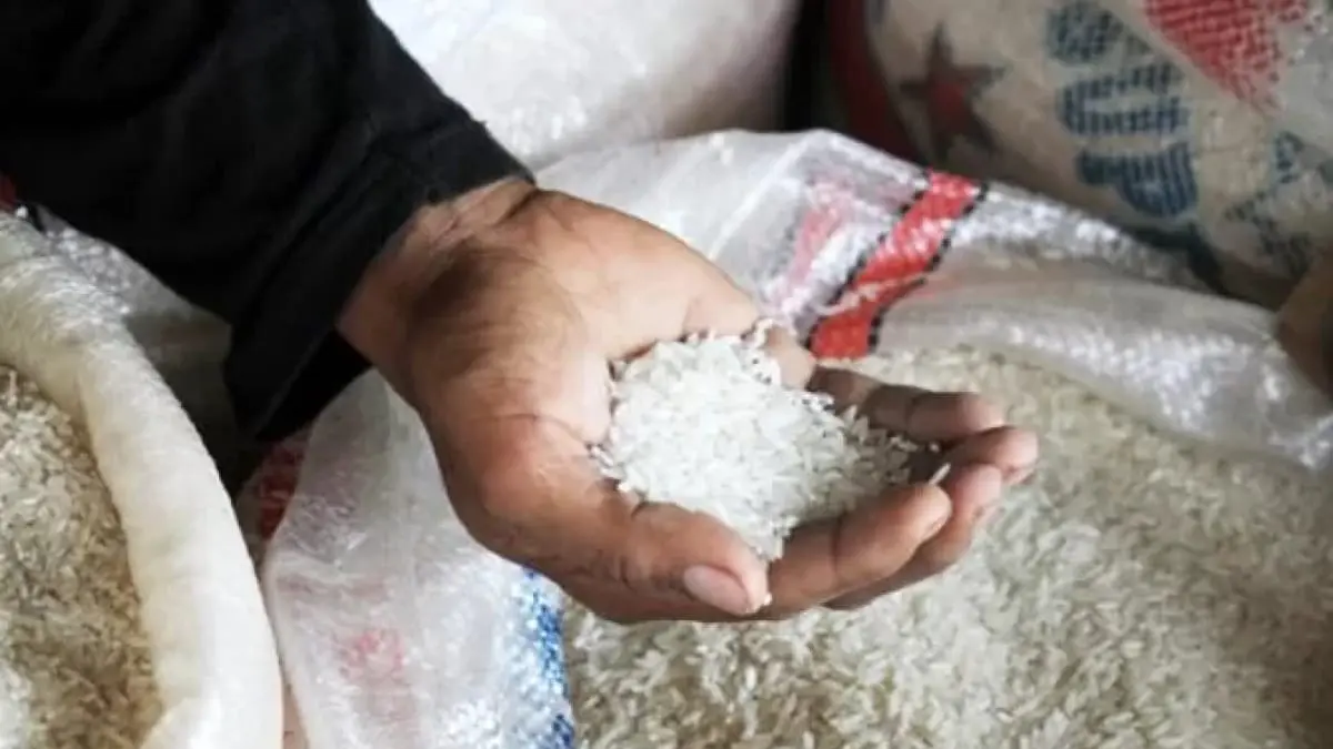 Meski El Nino mengancam, pemerintah pastikan stok beras aman hingga 2027. Strategi dan cadangan jadi kunci ketahanan pangan. (Sumber: Jawapos.com, Ilustrasi stok beras)