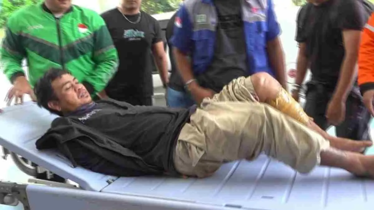 Akhir pelarian Boneng! Preman yang aniaya pemilik hajatan akhirnya dilumpuhkan polisi. Aksi arogan berujung jeruji (detik.com/jatim)