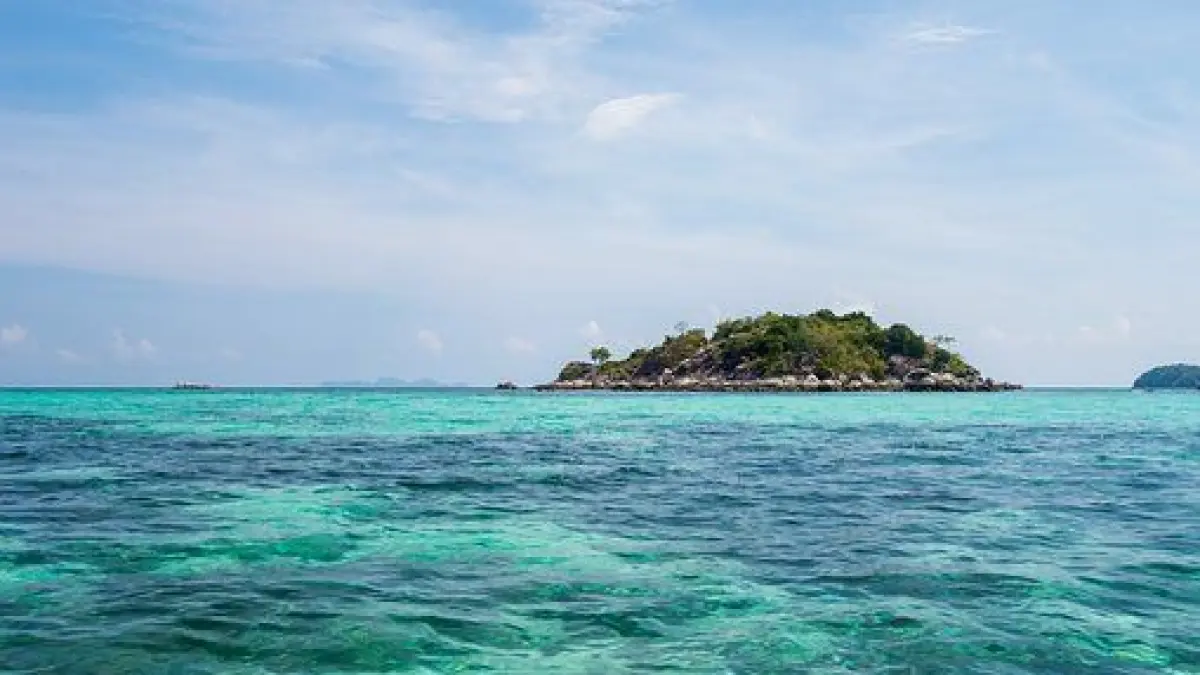 Kawasan laut dilindungi ternyata tetap tercemar. Limbah dari daratan jadi ancaman nyata bagi ekosistem laut dunia. (Ilustrasi Perairan Tropis)