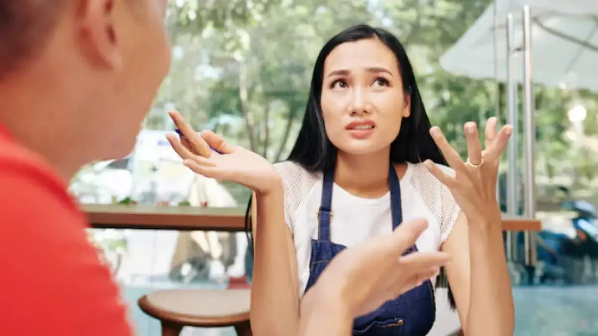 Menghindari kontak mata dalam tujuh momen ini bisa menjadi tanda kurang percaya diri menurut psikologi (ilustrasi)