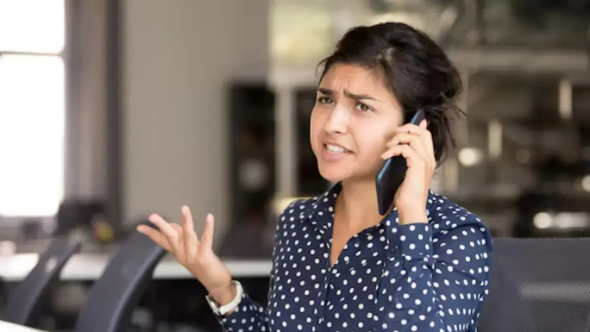 Tidak suka telepon ternyata bisa mencerminkan tujuh ciri kepribadian unik menurut psikologi, mulai dari introvert hingga overthinking (Ilustrasi)