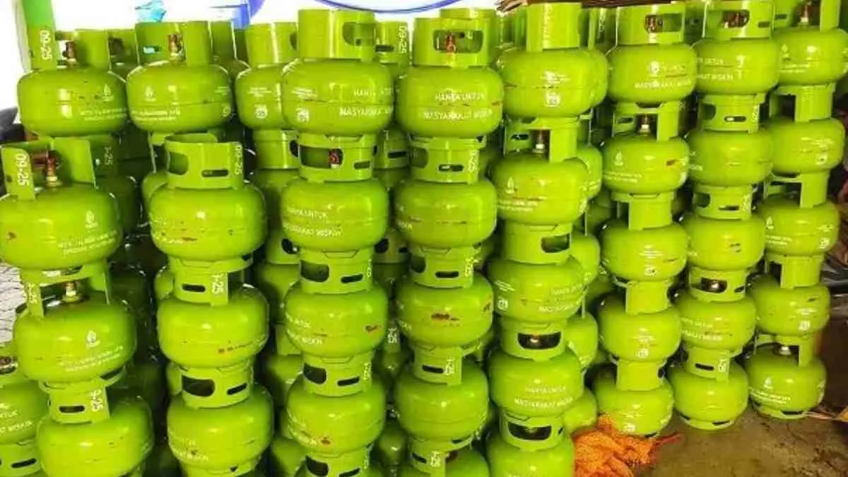 Pangkalan elpiji di Desa Jarit, Lumajang disegel setelah kedapatan menimbun 1.000 tabung gas melon yang menyebabkan kelangkaan dan lonjakan harga di masyarakat (Sumber : pinterest gas lpg 3 kg)