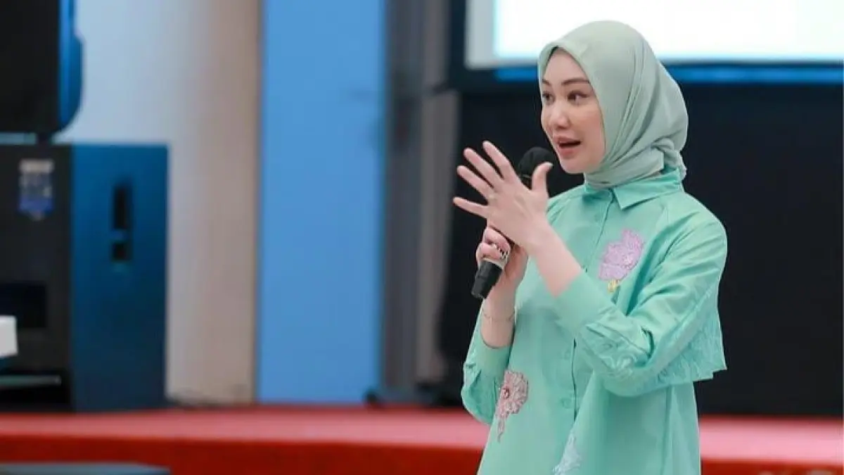Vina Muliana bagikan strategi 3C untuk bantu fresh graduate lebih siap bersaing dan cepat dapat kerja di tengah ketidakpastian ekonomi (Instagram @vinamuliana) 