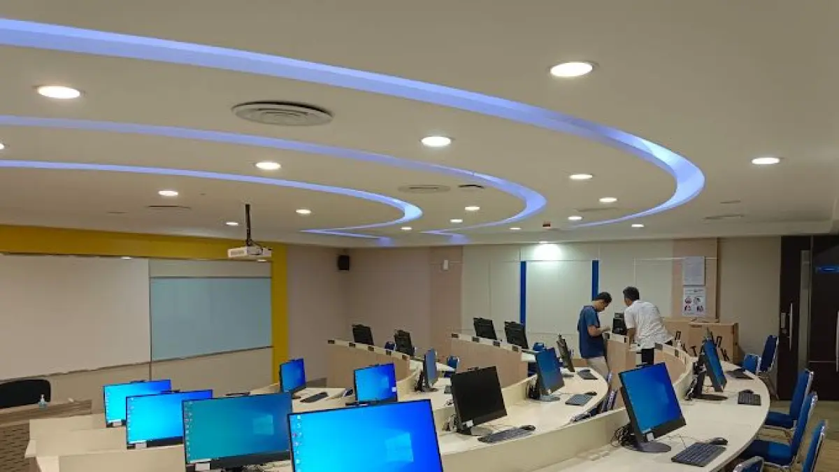 Mau kantor lebih rapi dan efisien?. All in one desktop jadi solusi praktis tanpa ribet kabel dan hemat tempat. Ini 5 rekomendasi terbaik untuk inventaris karyawan!