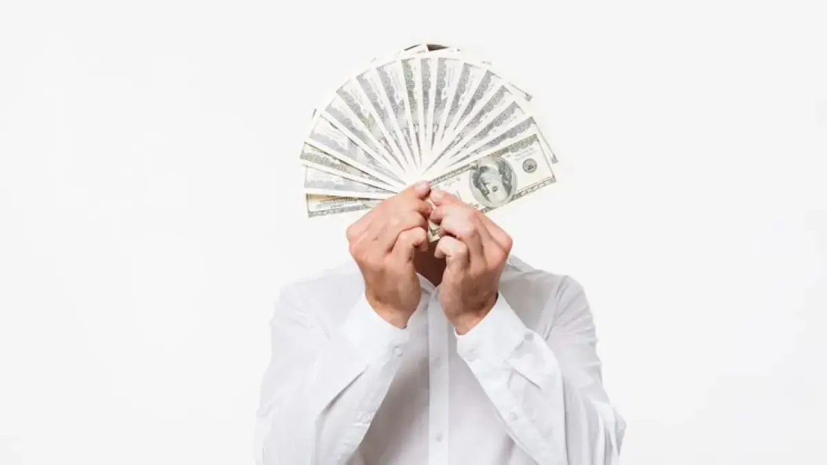 Menjadi kaya bukan soal penghasilan besar, tetapi kesiapan mental dan kebiasaan yang menentukan arah keuangan seseorang. (freepik)