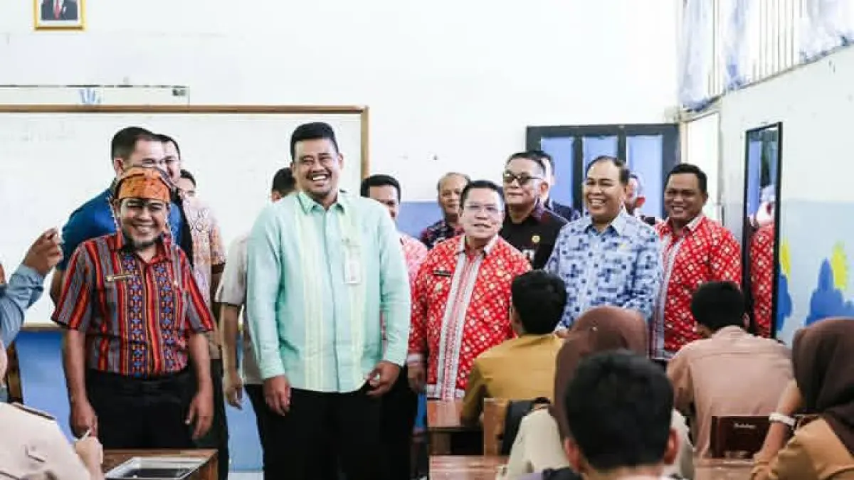 Gubernur Bobby Nasution meninjau SMAN 5 Pematangsiantar dan menyepakati relokasi sekolah sebagai solusi sengketa lahan yang telah berlangsung bertahun-tahun. (Instagram @bobbynst)