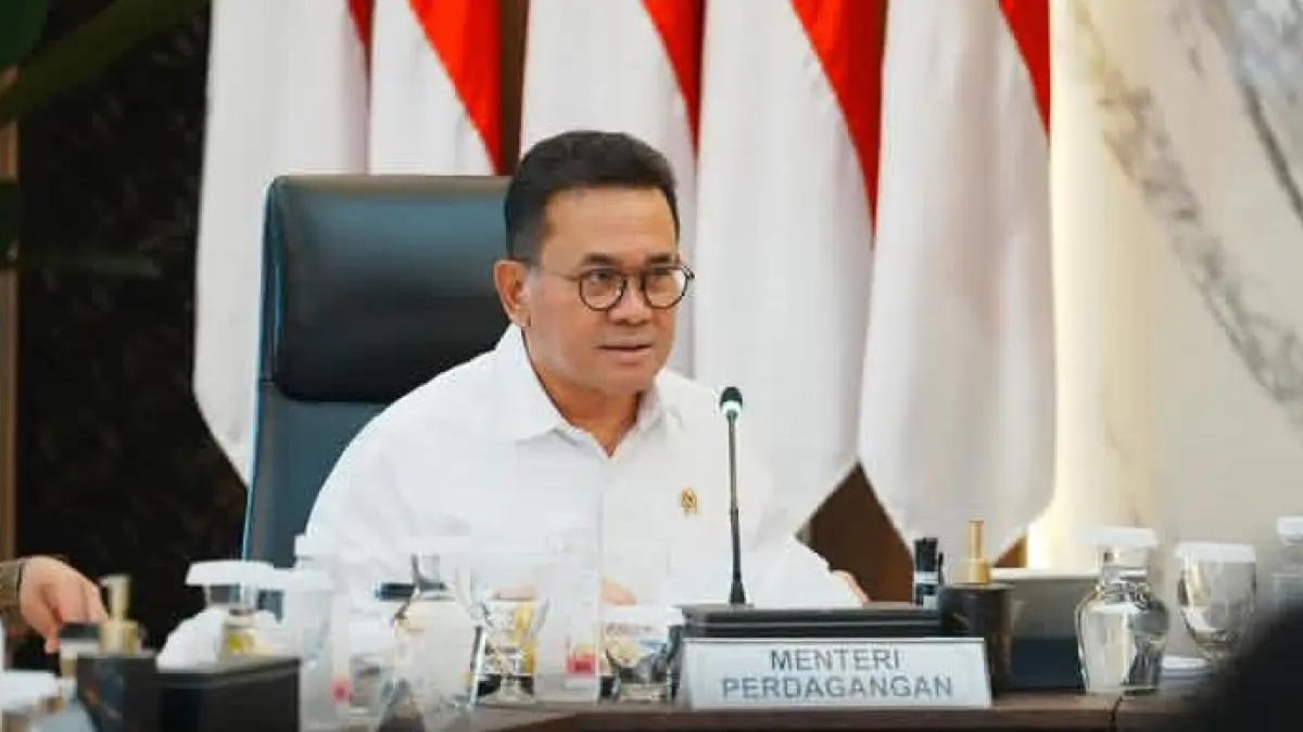 Pemerintah mendatangkan bahan baku alternatif dari berbagai negara untuk menekan harga plastik yang sempat naik akibat gangguan pasokan global. (Sumber Foto: Instagram @budisantosoofficial)