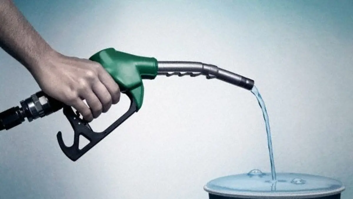 Polres Gresik mengungkap penimbunan 17.000 liter solar subsidi di dua lokasi. Pelaku residivis diamankan, penyelidikan terus dikembangkan. (Sumber Foto: Pinterest)
