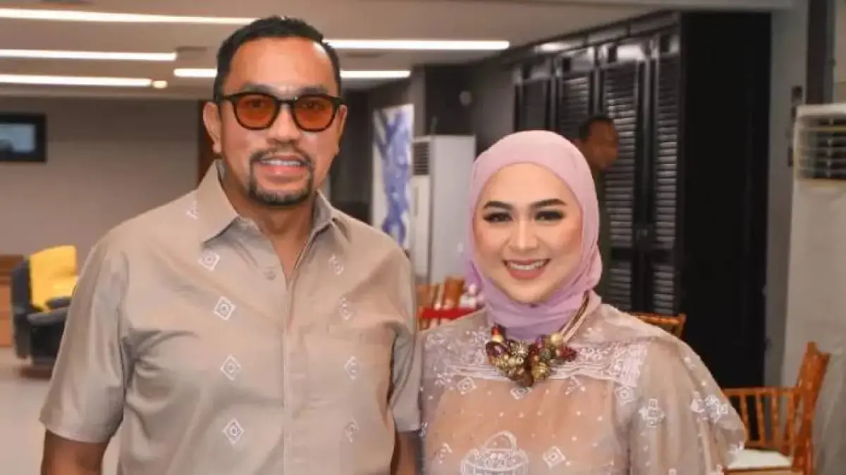 Wakil Ketua Komisi III DPR RI Ahmad Sahroni dan istrinya, Feby Belinda diterpa isu perselingkuhan. (Instagram)