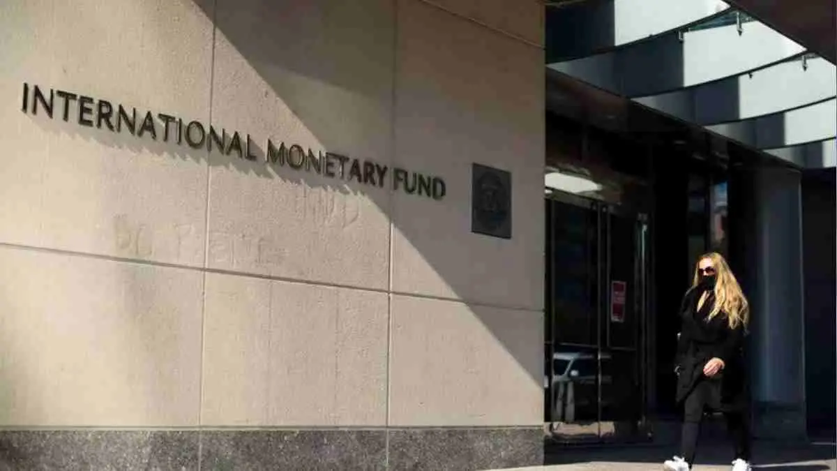 IMF memproyeksikan pertumbuhan ekonomi Indonesia pada 2026 melambat di kisaran 5 persen akibat tekanan global (investopedia.com)