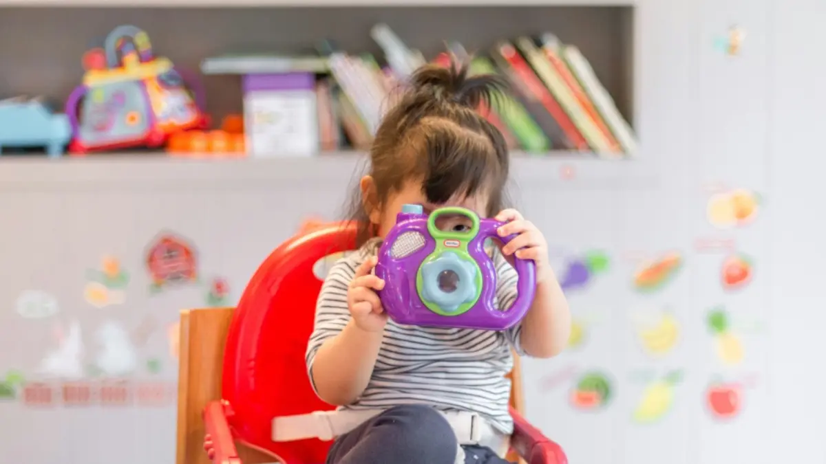 Daycare makin dibutuhkan… tapi juga bikin was-was. Seberapa aman sebenarnya menitipkan anak di sana? Ini faktanya! (Photo by Tanaphong Toochinda on Unsplash)