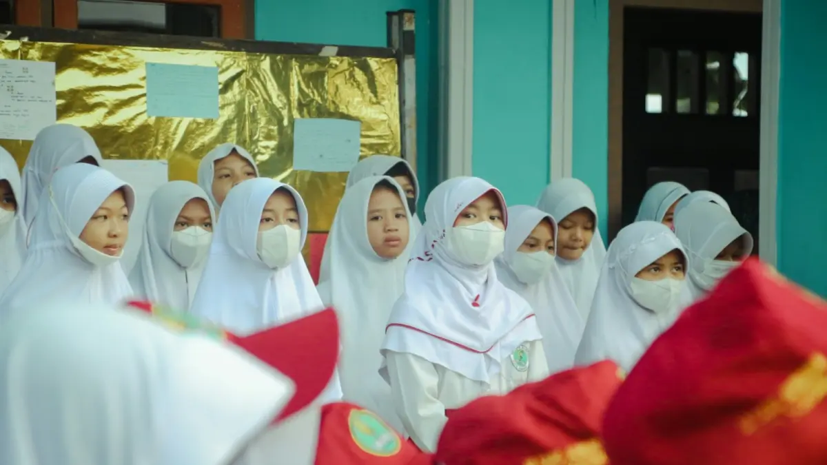 Hari Pendidikan Nasional bukan sekadar upacara. Saatnya jujur melihat apa yang masih perlu diperbaiki dalam pendidikan kita! (Photo by Syahrul Alamsyah Wahid on Unsplash)
