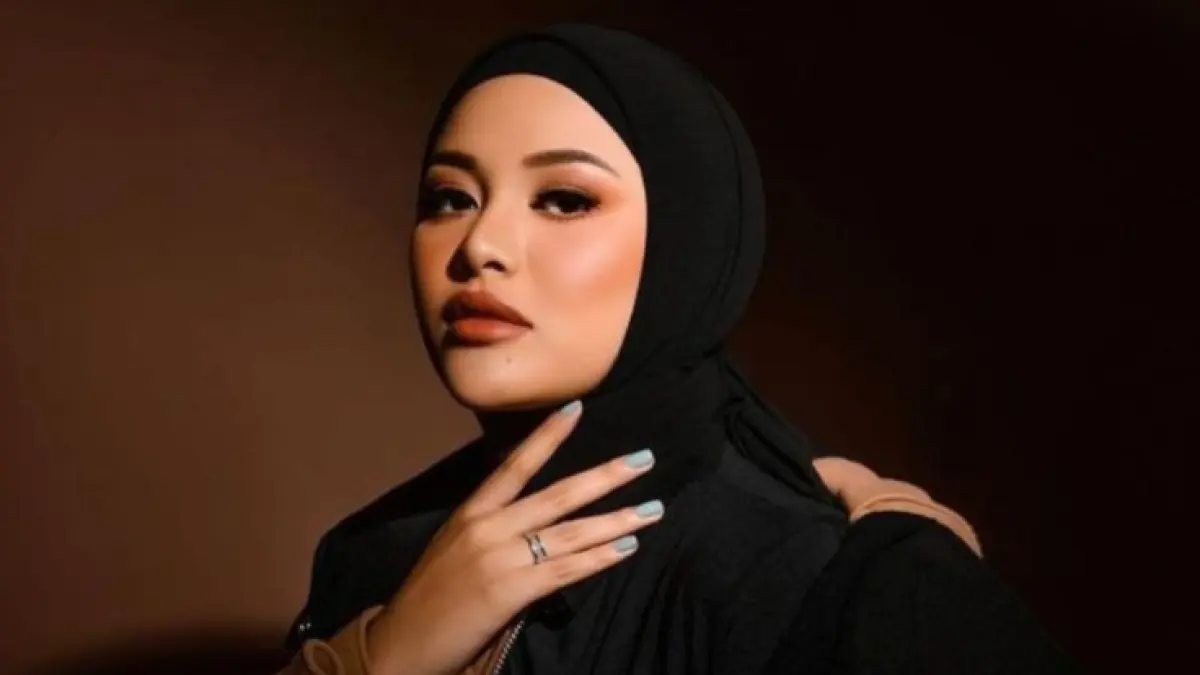 Di balik kehidupan glamor, Aurel Hermansyah justru belajar sabar dari anaknya. Ini cerita parenting yang relatable! (Sumber Foto: Pinterest Potret Aurel Hermansyah)