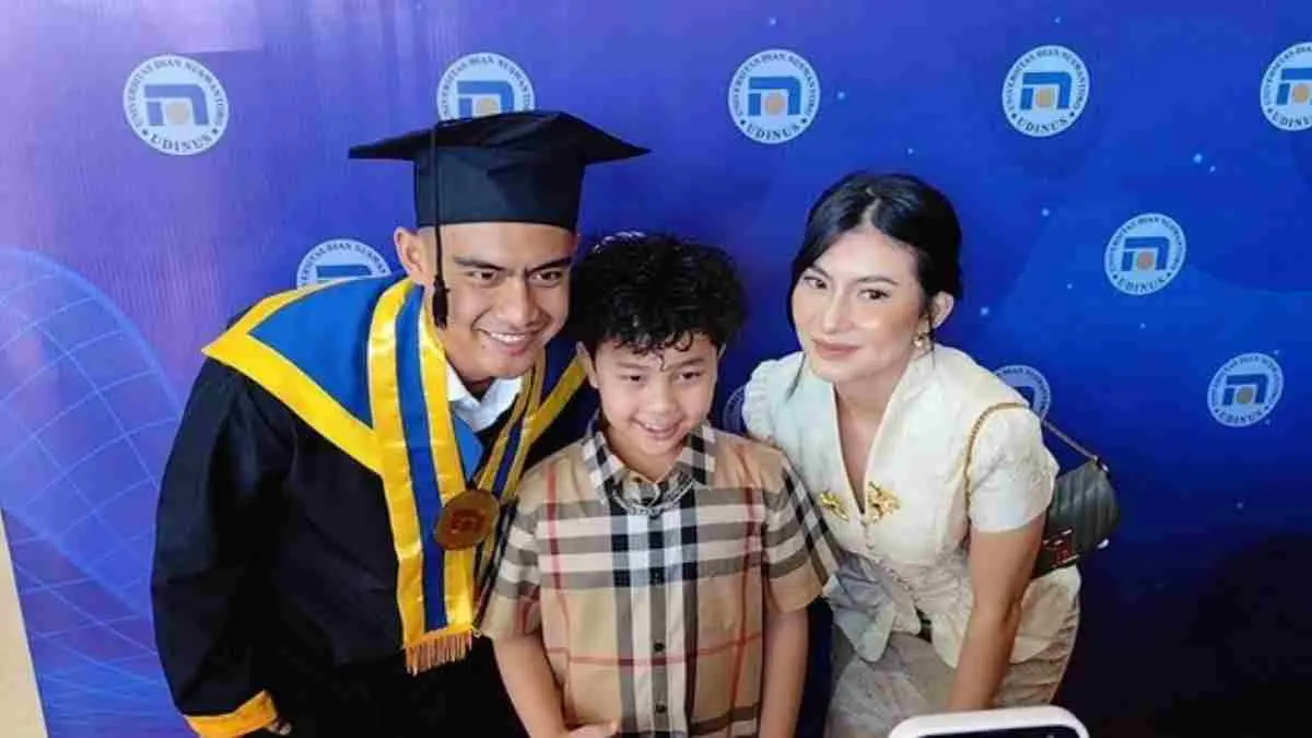 Bukan cuma wisuda, Sosok yang dampingi Arhan ini bikin publik langsung penasaran! (Arina Zulfa Ul Haq/detikJateng)