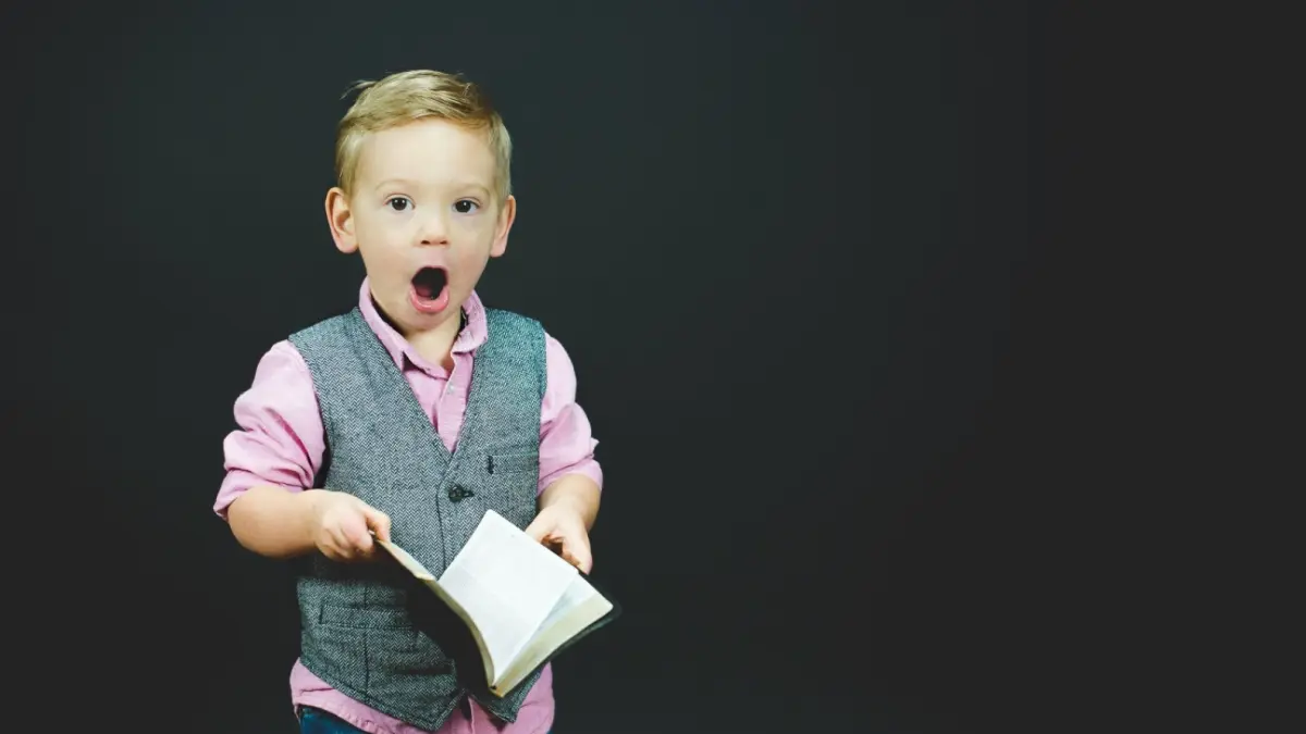 Selalu dianggap santai, tapi jarang benar-benar didengar. Anak bungsu ternyata punya cerita yang tak banyak orang tahu. (Photo by Ben White on Unsplash)