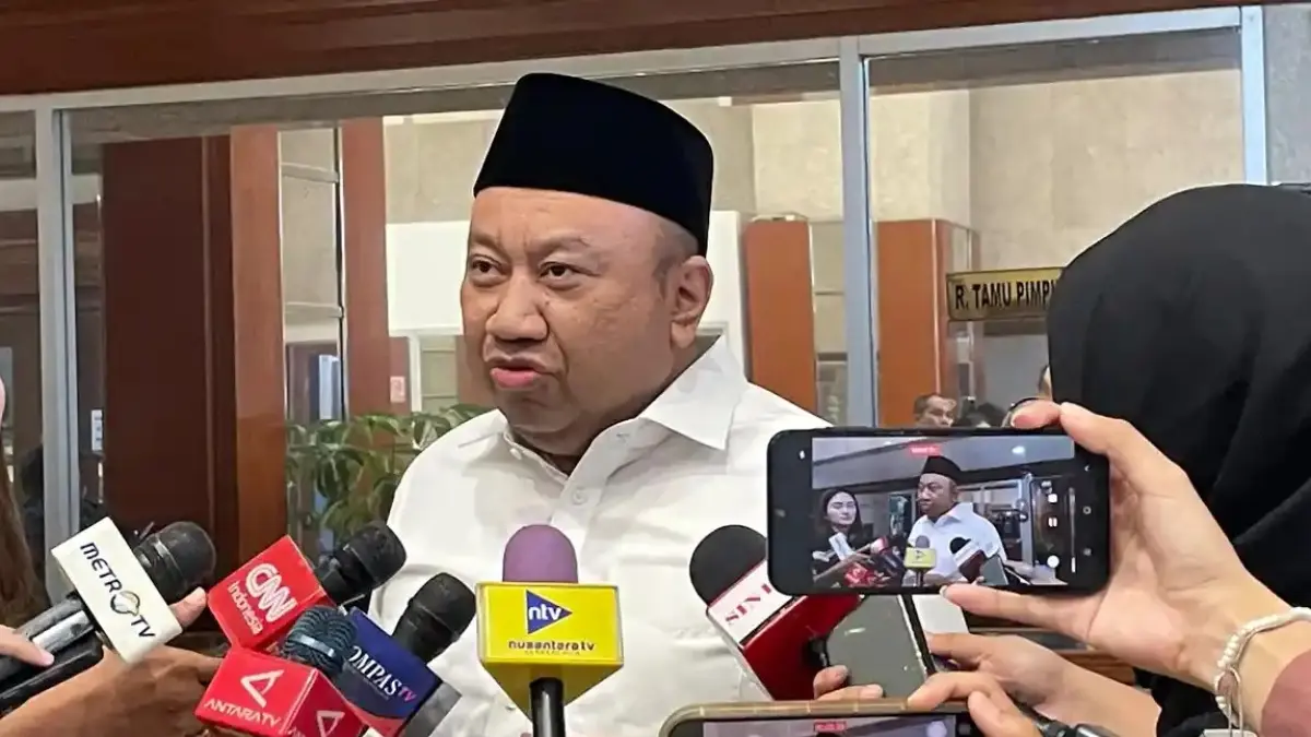 Hardiknas 2026 bukan cuma soal perayaan… DPR justru bongkar fakta pahit: pendidikan di Indonesia masih belum merata! (tribunnews.com)