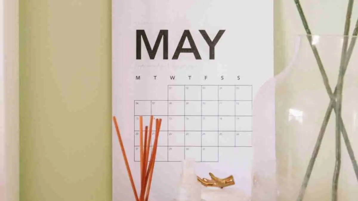 Nggak harus nunggu tahun baru… Mei juga bisa jadi awal yang baru (Photo by Maddi Bazzocco on Unsplash)