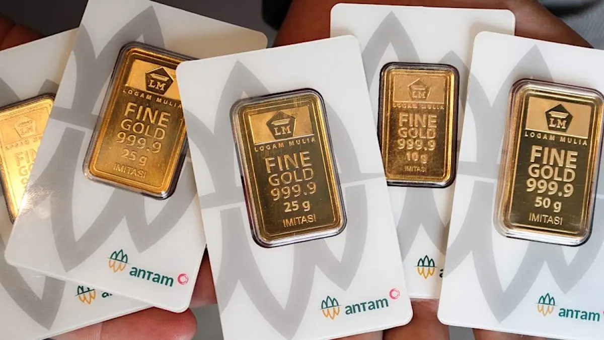 Harga emas lagi turun!, Turun Rp13.000 dalam seminggu, tapi buyback justru jatuh lebih dalam. Ini peluang atau sinyal bahaya? Cek faktanya di sini!  (Bloomberg Technoz/Andrean Kristianto)