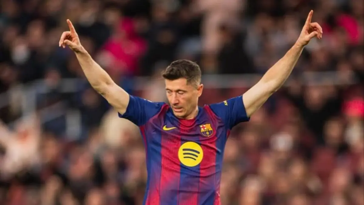 Masa depan Lewandowski di Barcelona belum pasti. Liverpool disebut jadi opsi realistis menuju Premier League. (Pemain FC Barcelona, Robert Lewandowski. Sumber foto: Instagram/_rl9)