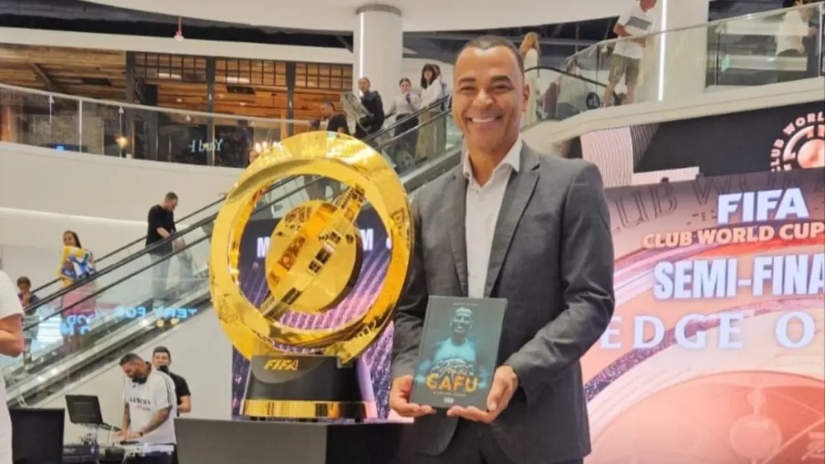 Lebih jago teknik dari Messi & Ronaldo? Pendapat Cafu ini bikin debat panas lagi (Sumber foto: Instagram/cafu2)