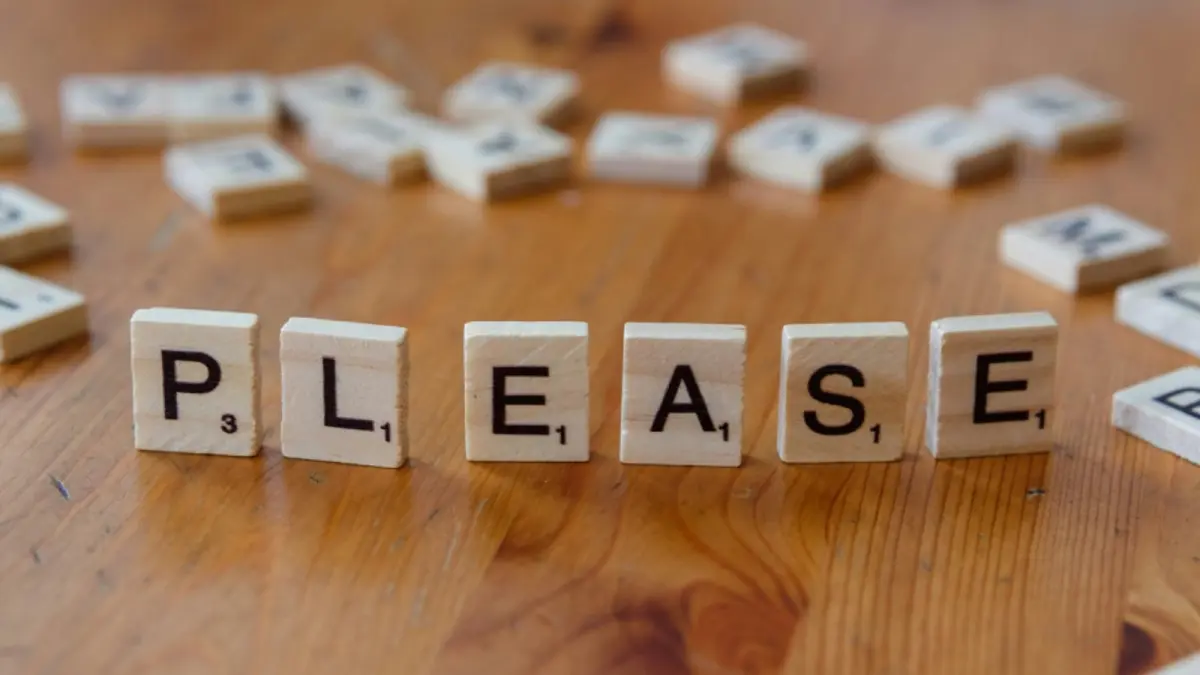 langkah berhenti menjadi people pleaser dengan membangun batasan sehat tanpa kehilangan hubungan baik. (Photo by Markus Winkler on Unsplash)
