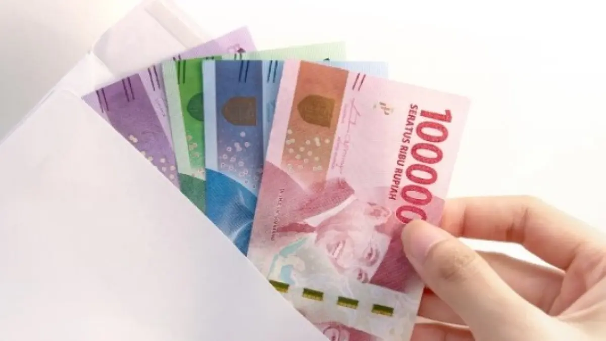 Baru gajian seminggu tapi saldo sudah tipis?. Ternyata penyebab Generasi Z makin sulit nabung bukan cuma soal boros! Mulai dari FOMO, paylater, tekanan media sosial, sampai biaya hidup digital diam-diam bikin dompet cepat kosong (ilustrasi gaji)