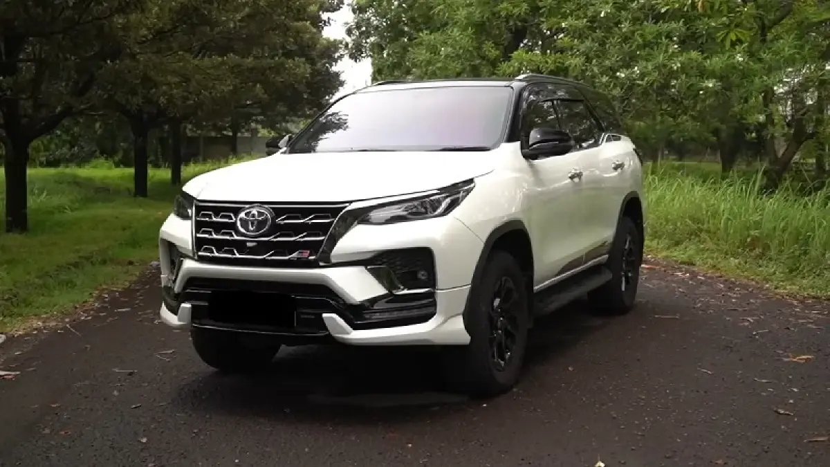 Harga Toyota Fortuner terbaru 2026 akhirnya terungkap! Varian termurah kini mulai Rp 583 jutaan, sementara tipe GR Sport tembus hampir Rp 800 juta Masih worth it jadi SUV idaman? 