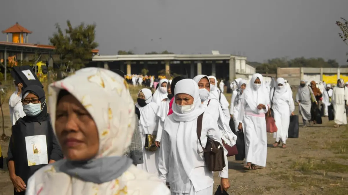 Makna haji sebagai panggilan spiritual, bukan sekadar rencana finansial, serta pentingnya kesiapan hati dan jiwa. (Foto oleh Windi Setyawan di Unsplash)