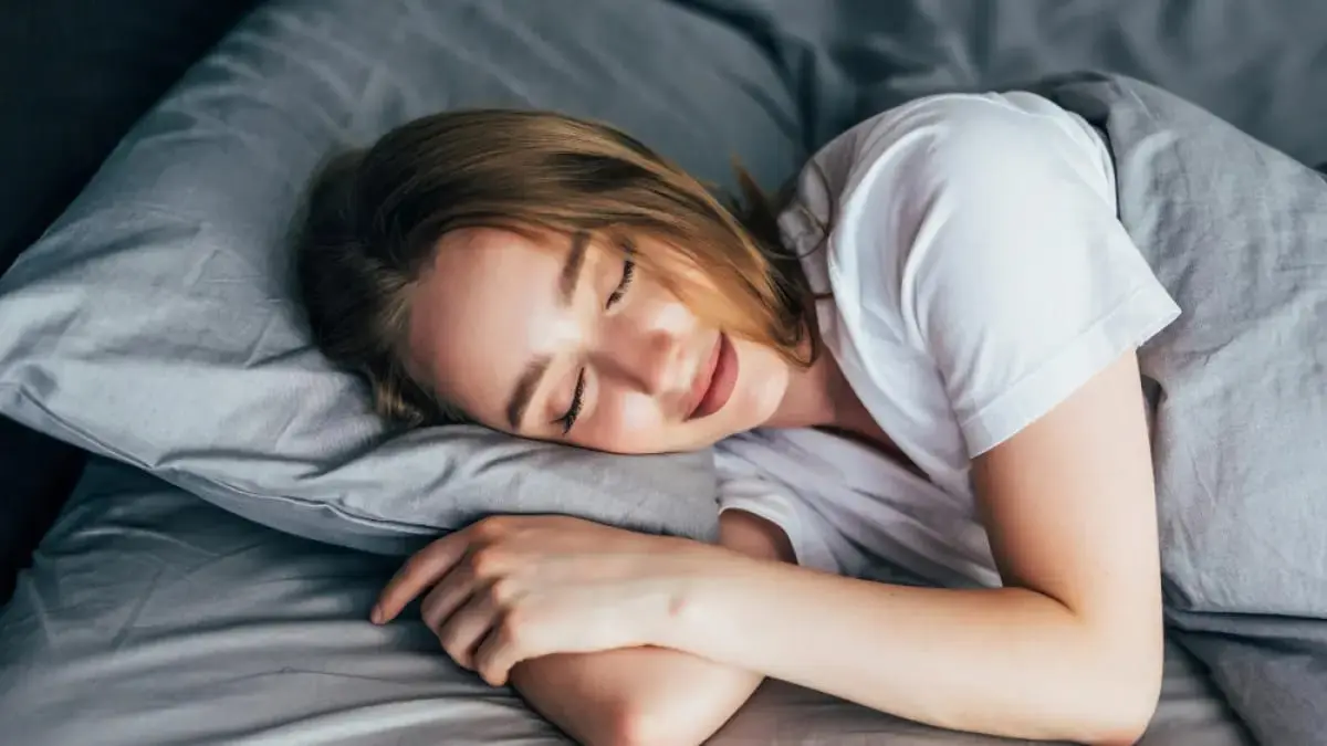 Sudah tidur lama tapi masih ngantuk terus?, Bisa jadi bukan karena kurang tidur, tapi tanda tubuh sedang bermasalah mulai dari anemia hingga sleep apnea. (Ilustrasi tidur-magnific)