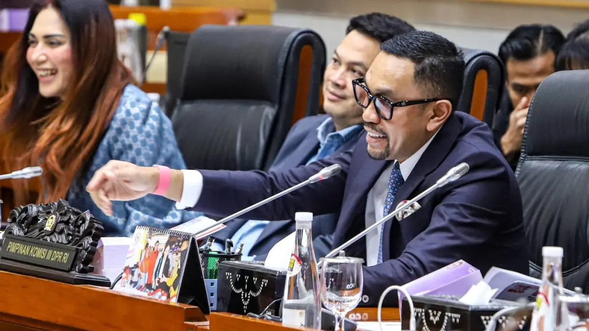 Kasus begal yang menewaskan Brigadir Arya Supena di Lampung memicu kemarahan publik. Ahmad Sahroni menyebut aksi tersebut sebagai penghinaan terhadap negara karena pelaku sudah berani membunuh aparat.  (Miftahul Hayat/Jawa Pos)