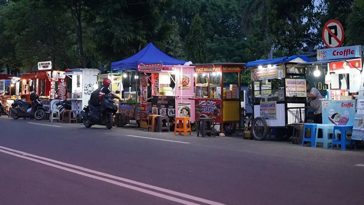 Sekarang orang bukan cuma beli produk, tapi juga percaya sama orang yang menjualnya. Itulah kenapa personal branding diam-diam berubah jadi mesin profit baru bisnis digital. (ahmad athoillah/radar tuban)