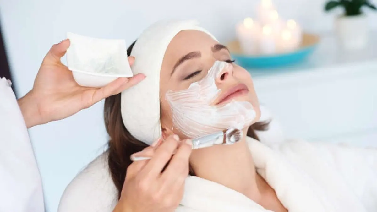 Facial sekarang tak perlu berjam-jam! Perawatan wajah 30 menit mulai jadi tren baru kaum urban karena praktis, cepat, dan bikin kulit tetap glowing di tengah aktivitas padat. (ilustrasi)