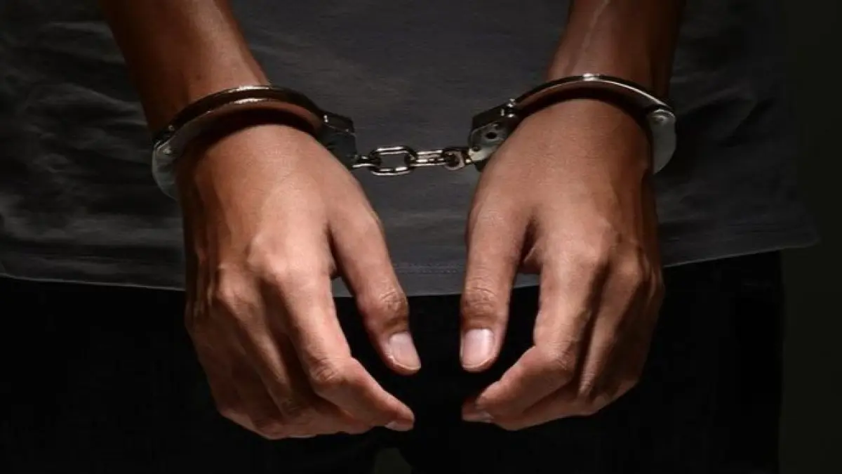 Pria 26 tahun di Jakarta Utara ditangkap usai diduga mengintip dan merekam wanita mandi di toilet umum. Polisi sita ponsel dan barang bukti ember. (Sumber Foto: Pinterest)